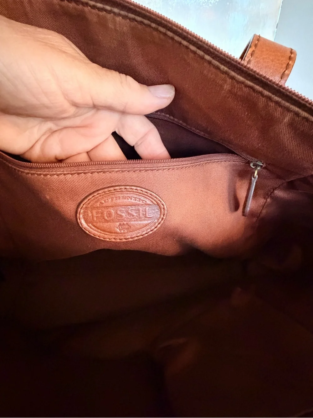 Fossil spacious leather